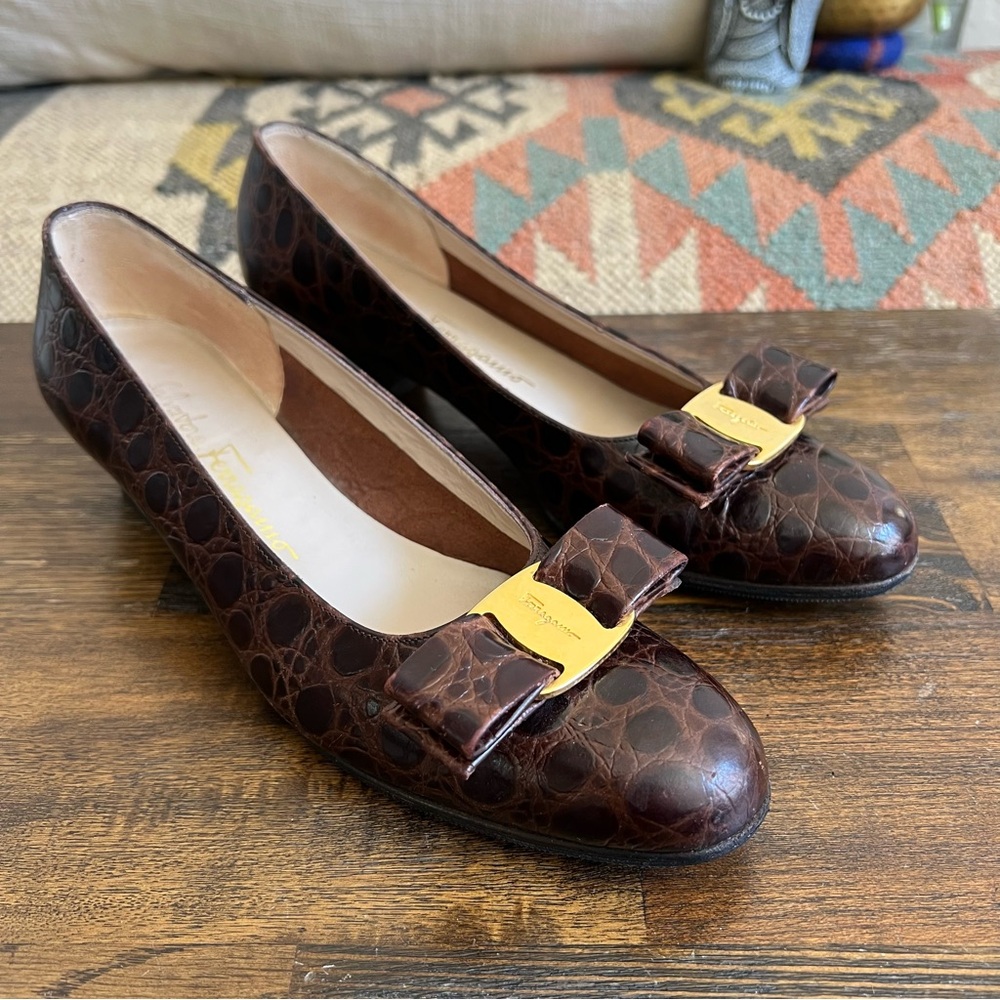 Salvatore Ferragamo “Firenze” Croc Embossed Calf Leather Vara Bow Pumps 6.5 A3
